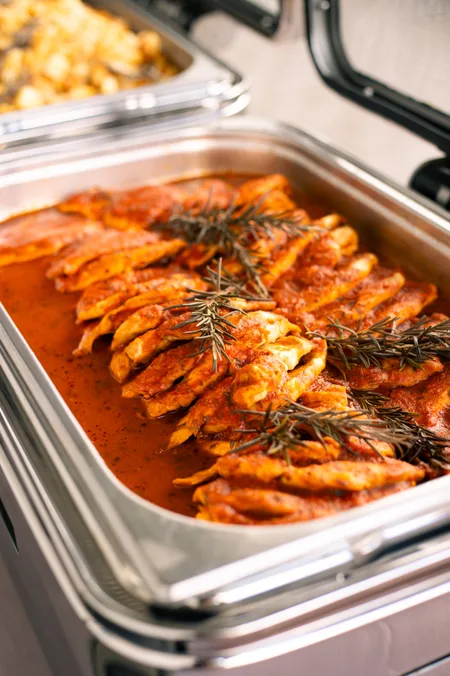 Preparat cald pregătit pentru serviciul de catering